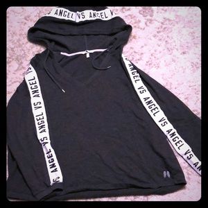 LIKE-NEW VICTORIA’s SECRET HOODIE!❤️